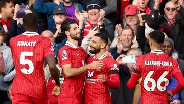 Liverpool (United Kingdom), 20/10/2024.- Mohamed Salah (2-R) of Liverpool celebrates scoring the 1-0 goal during the English Premier League match between Liverpool FC and Chelsea FC in Liverpool, Britain, 20 October 2024. (Reino Unido) EFE/EPA/ADAM VAUGHAN EDITORIAL USE ONLY. No use with unauthorized audio, video, data, fixture lists, club/league logos, 'live' services or NFTs. Online in-match use limited to 120 images, no video emulation. No use in betting, games or single club/league/player publications.