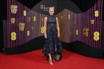 Hannah Waddingham durante la alfombra roja de los Premios BAFTA 2024 celebrados en el Royal Festival Hall del Southbank Centre de Londres.