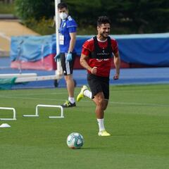 El Almería pisa el Mediterráneo dos meses después con la mira en el ascenso