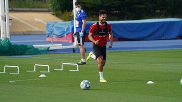 El Almería pisa el Mediterráneo dos meses después con la mira en el ascenso