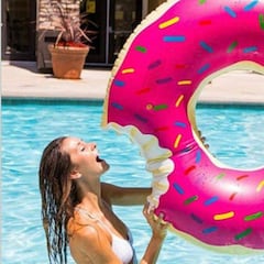 Los flotadores gigantes que arrasan en la playa y piscina