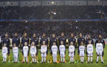 Los rojiblancos antes del comienzo del partido. 