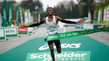 Ayana gana el maratón de París.