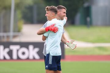 Unai Simón y Marcos Llorente. 
