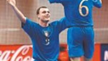 Fabiano (de rodillas) y Bertoni.