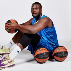 Osas Ehigiator sufre una fractura en un dedo