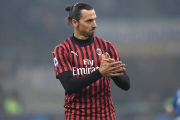 El gigante y talentoso delantero sueco es uno de los jugadores más laureados en lo que a ligas europeas se refiere. Ha ganado diferentes ligas nacionales pero nunca ha conseguido levantar la Champions League. Ibrahimovic ha pasado por una cantidad notable de equipos grandes y en ciclos ganadores pero la Orejona se le ha resistido.