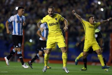 Buenos Aires, 19 NOVIEMBRE 2017, Argentina
SUPERLIGA ARGENTINA 2017
Boca Juniors vs Racing Club por la 9na fecha del Torneo en el Estadio La Bombonera.
Gol y festejos de  Dario Benedetto de Boca Juniors
Foto Gustavo Ortiz