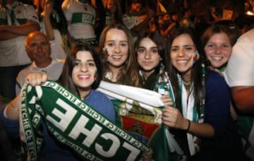 La ciudad de Elche sale a la calle a celebrar el ascenso a primera divisin.