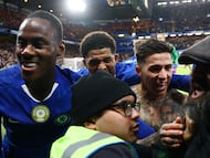 Chelsea won in dramatic fashion to pile the pressure on West Ham.