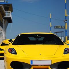 ¿Qué significan los nombres de las marcas de los coches y cuál es el origen de cada una?