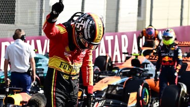 Carlos Sainz celebra su pole con Ferrari en Monza, sede del GP de Italia de Fórmula 1.