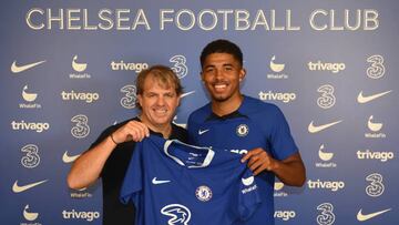COBHAM, ENGLAND - AUGUST 31: New Chelsea signing Wesley Fofana poses for a photograph with Todd Boehly, Chairman of Chelsea as he signs for Chelsea at Chelsea Training Ground on August 31, 2022 in Cobham, England. (Photo by Harriet Lander - Chelsea FC/Chelsea FC via Getty Images)