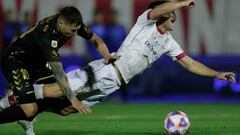 La jugada más absurda del año: ¡Mauro Zárate encaró hacia su arco e hizo penal!