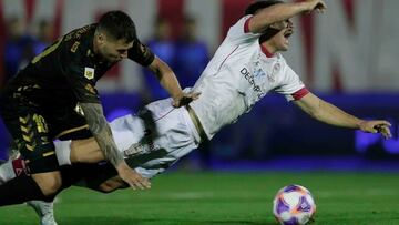 La jugada más absurda del año: ¡Mauro Zárate encaró hacia su arco e hizo penal!