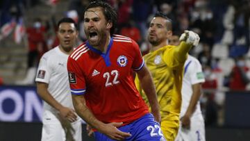 Futbol, Chile vs Paraguay.
 Eliminatorias a Catar 2022.
 El jugador de Chile Ben Brereton, celebra su gol contra Paraguay  durante el partido clasificatorio al mundial de Catar 2022 realizado en el estadio San Carlos de Apoquindo, Chile.
 10/10/2021
 Andres Pina/Photosport
 
 Football, Chile vs Paraguay.
 Qatar 2022 worldcup quilifying match.
 Chile&#039;s player Ben Brereton , celebrates his goal against Paraguay during  football match for Qatar 2022 worldcup quilifying at San Carlos de Apoquindo stadium in Santiago, Chile.
 10/10/2021
 Andres Pina/Photosport