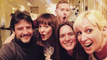 Los actores Antonio Hortelano, Lara de Miguel, Eva Santolaria, Julian González y Virginia Rodríguez en un reencuentro de la mítica serie "Compañeros"