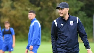 Vuelco en el caso del DT griego que llegó a Chile: ya tiene nuevo club