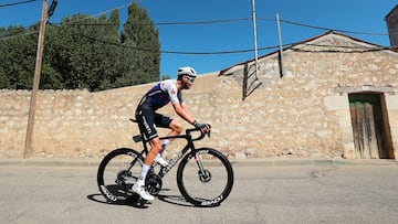 La COVID azota La Vuelta y el líder pierde apoyos