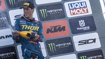 Jorge Prado, en el podio del MXGP de Suecia.