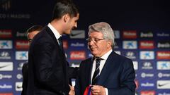 Cerezo, con &Aacute;lvaro Morata en la presentaci&oacute;n del futbolista