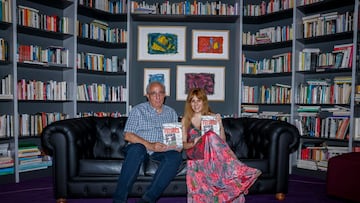 Juan Jiménez Mancha y Maite Martín posan su libro: 'Felines: un gigante de 1,62'