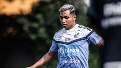 Alfredo Morelos debuta con Santos