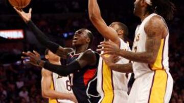 Korver se rompe la nariz ante los Lakers de las 48 derrotas