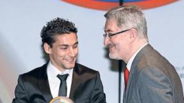 <b>RECONOCIMIENTO. </b>Jesús Navas le dedicó el premio a su familia y sus compañeros.