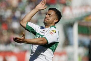 El delantero del Elche Cristian Herrera se lamenta.