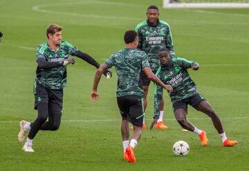 Courtois y Mendy.