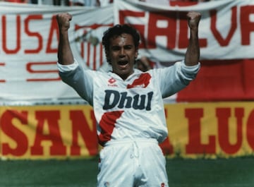 Jugó con el Rayo Vallecano la temporada 93/94