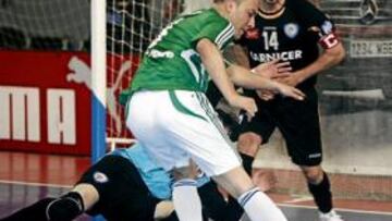 Schumacher tira a puerta.