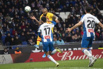 Arturo Vidal adelantó al Barça. 1-2.
