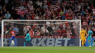 El chileno ingresó a los 62' y tres minutos más tarde, cometió un penal que sentenció al conjunto de Ernesto Valverde, que solo suma siete de 15 puntos posibles.