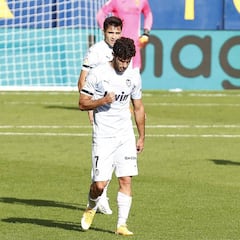 Guedes encuentra su sitio ideal en la delantera