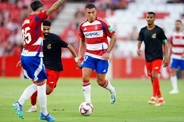 Manu Trigueros lo hace todo en un da: firma, debuta y anota un penalti