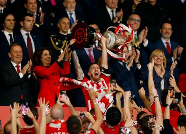 El Athletic ganó la Copa del Rey tras ganar en la tanda de penaltis al Mallorca. Cuarenta años después, los leones levantan su Copa número 24.