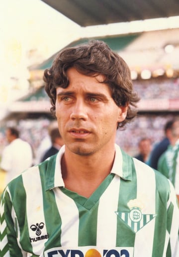 Defendió la camiseta del Betis al final de su carrera en la temporada 88/89