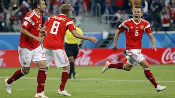 St.petersburg (Russian Federation), 19/06/2018.- Denis Cheryshev of Russia (R) celebrates scoring the 2-0 during the FIFA World Cup 2018 group A preliminary round soccer match between Russia and Egypt in St.Petersburg, Russia, 19 June 2018.
 
 (RESTRICTIO