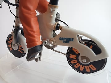 Figura de Gohan en bicicleta por Banpresto