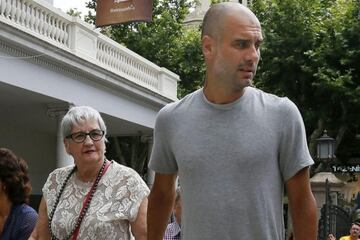 Era una persona muy querida en Santpedor, aunque no le gustaba la fama que llegó de la mano de su hijo, Pep Guardiola. La madre del entrenador tuvo mucho que ver en la forma de ser de Pep, o Josep, como siempre le llamaba. El lunes 6 de abril falleció a los 82 años.