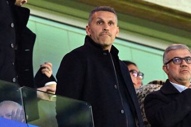 Who makes up the independent Premier League commission investigating Manchester City and Chelsea?