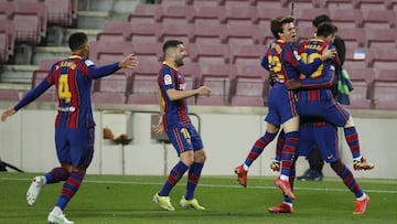 Soccer Football - La Liga Santander - FC Barcelona v Real Valladolid - Camp Nou, Barcelona, Spain - April 5, 2021 Barcelona&#039;s Ousmane Dembele celebrates scoring their first goal with Lionel Messi and teammates REUTERS/Albert Gea