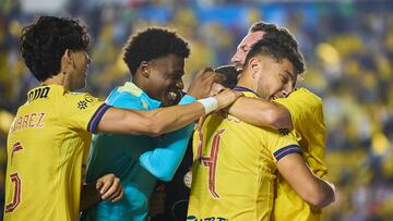 Javairo Dilrosun, Sebastian Caceres of America and Miguel Layun during the Semi-Final second leg match between America and Cruz Azul as part of the Liga BBVA MX, Torneo Clausura 2025 at Ciudad de los Deportes Stadium on May 18, 2025 in Mexico City, Mexico.