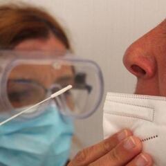 ¿Puedo ir a trabajar si he dado positivo por COVID en un test de antígenos?