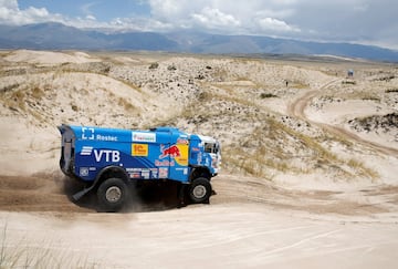 Décima etapa entre Salta y Belén. El piloto ruso Dmitry Sotnikov con Kamaz.