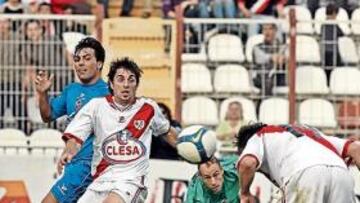 <b>BIGOLEADOR. </b>Jesús Perera marcó el cuarto gol del Rayo, el segundo suyo, al cabecear un servicio de Carlos desde la derecha.