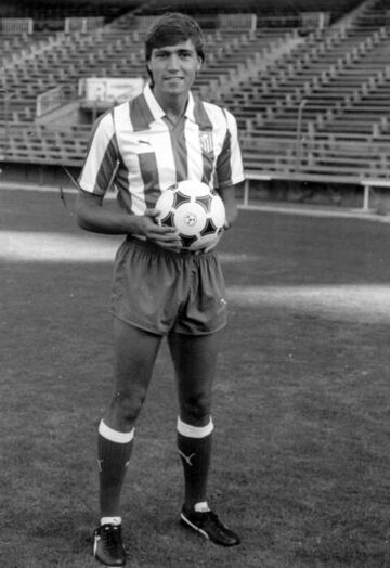 Milit¨® en el Atl¨¦tico de Madrid desde 1986 hasta 1988.