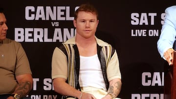 Canelo Álvarez en la rueda de prensa de su combate con Edgar Berlanga.